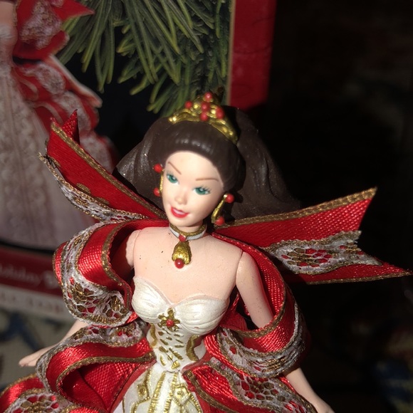 Collectible Hallmark 1997 Holiday BARBIE Fifth in Series of Happy Holiday Dolls - Picture 12 of 15